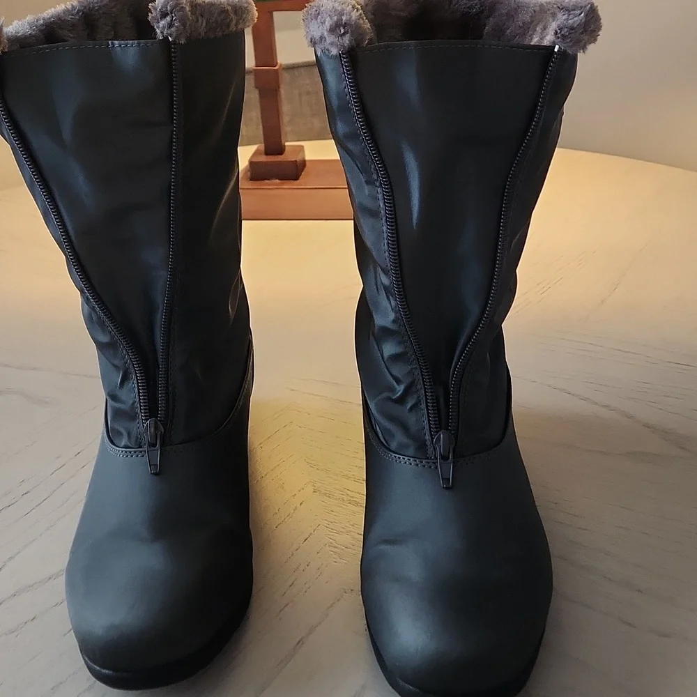 Judith Sport Gray Fur-Lined Winter Boots Sz. 10 BRAND NEW, NEVER WORN!!